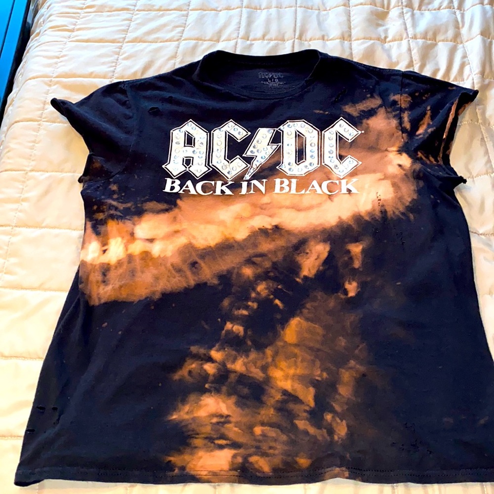 Ac/dc distressed tee with rhinestones. Large